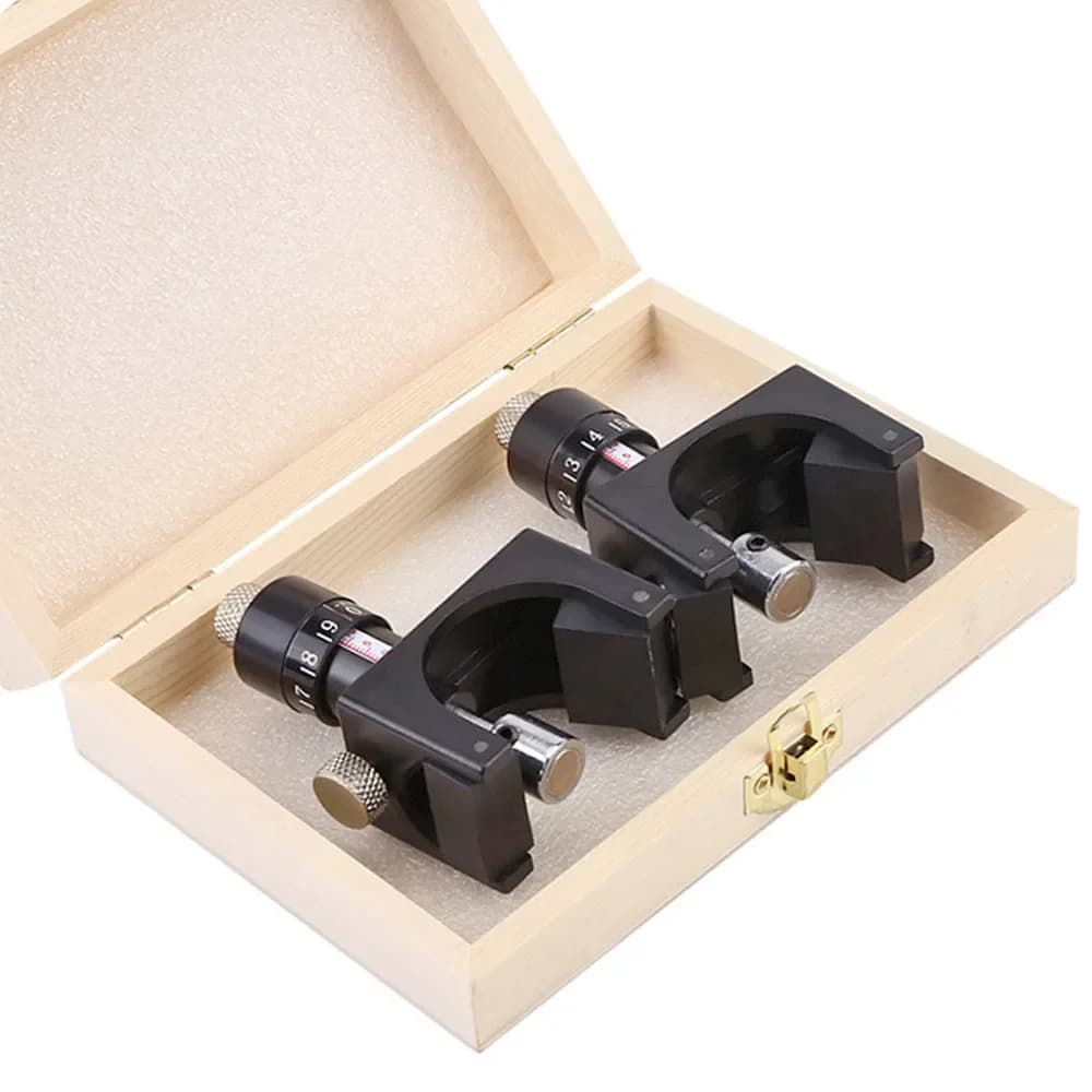 Magnetické nastavovací měřítko a jehlan pro výšku čepele hoblovky